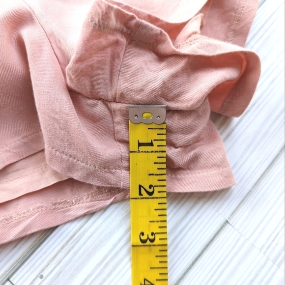 Romeo & Juliet Couture Flutter Sleeve Cut Out Romper in Peach Size Large - Picture 12 of 15